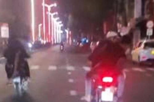 Truy xét nhóm báo thủ