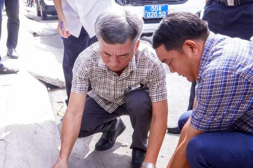 Vuốt lại độ dốc bó vỉa tuyến Quốc lộ 1 đoạn phường Tân Thành