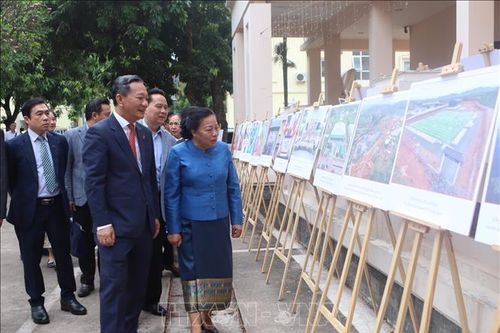 Đại sứ quán Việt Nam tại Lào tổ chức triển lãm ảnh 'Gắn kết chiến lược Việt Nam - Lào'