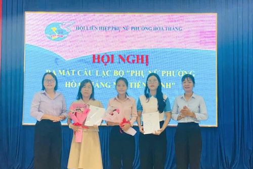 Ra mắt 2 câu lạc bộ 'Phụ nữ phường Hòa Thắng nói tiếng Anh'