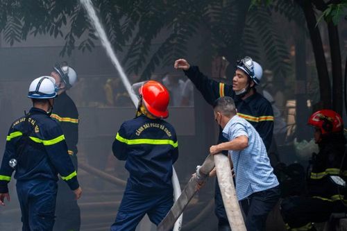 Hình ảnh quên mình chữa cháy, tìm kiếm cứu nạn của các chiến sỹ Cảnh sát PCCC Thủ đô