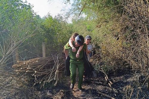 Kịp thời cứu người bị ngạt khói
