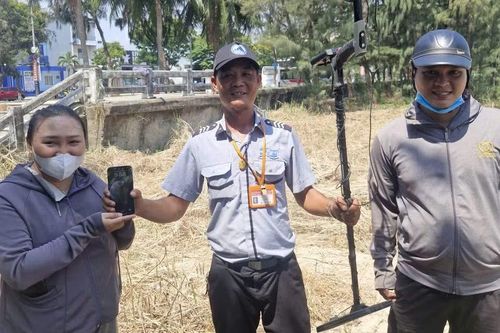 Tìm được điện thoại vùi suốt 5 ngày ở biển Đà Nẵng