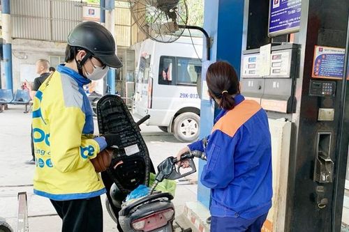 Giá xăng dầu đồng loạt giảm, RON95 còn 24.078 đồng/lít