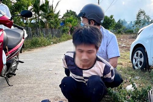 Giấu 'ma' từ nhà ra ngoài đường