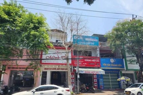 Vì sao hàng loạt cây xanh giữa tuyến phố sầm uất ở Quảng Ngãi bị bức tử?