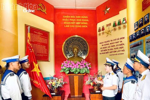 Lữ đoàn 957 giáo dục truyền thống cho chiến sĩ mới