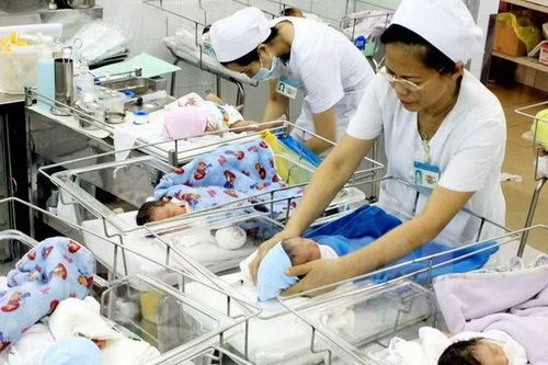 Phụ nữ sinh đủ 2 con trước 35 tuổi sắp được hỗ trợ tối thiểu 2 triệu đồng