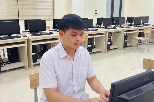 Hoa thơm dâng Bác