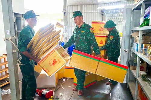 Hỗ trợ người dân khắc phục hậu quả vụ sạt lở