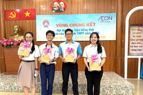 Nam sinh trường năng khiếu giành ngôi Quán quân hùng biện tiếng Anh