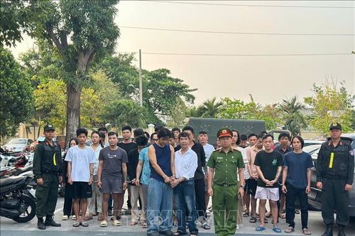 Quan hệ nghệ sỹ - người hâm mộ: Tính hai mặt trong thời đại số