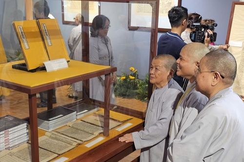Trưng bày, giới thiệu di sản Phật giáo Huế mùa Phật đản