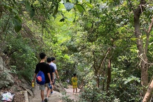 Phụ huynh cuống cuồng tìm nơi gửi con nghỉ hè, cho đi đâu cũng thấy lo