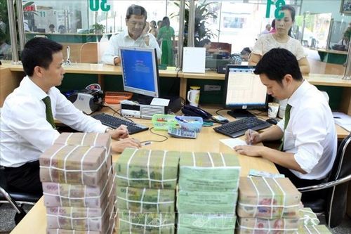 Áp lực lãi suất chưa hạ nhiệt, doanh nghiệp vẫn 'khát' vốn