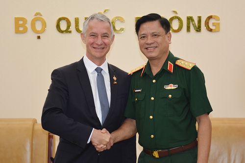 Thượng tướng Nguyễn Trường Thắng tiếp Chủ tịch Ủy ban Quốc phòng và Lực lượng vũ trang Pháp