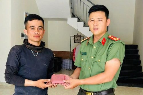 Thanh niên làm việc tốt