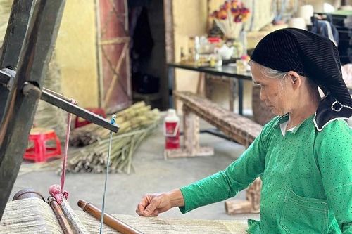 Nghề dệt lanh, mạch nguồn văn hóa vùng cao xứ Tuyên