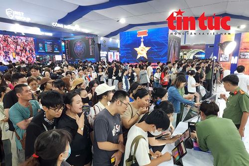 TP Hồ Chí Minh: Hàng nghìn người hòa mình vào không gian kỷ niệm 80 năm An ninh nhân dân