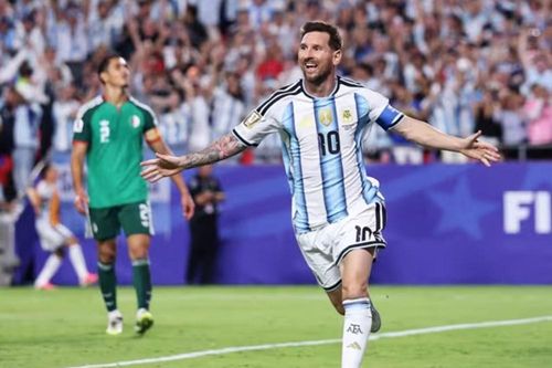 Messi phá kỉ lục đặc biệt của Ronaldo tại World Cup