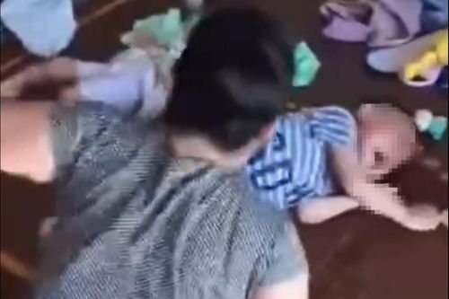 Công an vào cuộc vụ clip bé trai bị bà nội đánh dã man ở Đắk Lắk
