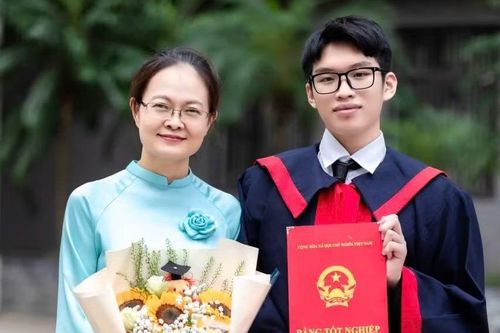 Nam sinh mê Toán trở thành thủ khoa môn Vật lý trường chuyên