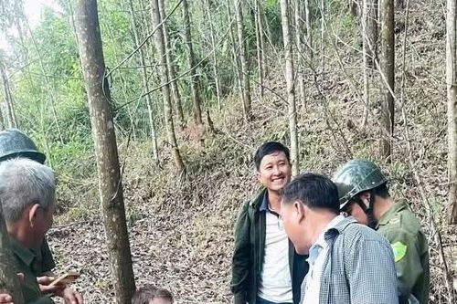 Cứu hộ du khách Đức bị gãy chân khi phượt một mình trên núi ở Đà Nẵng