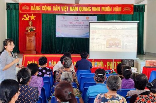 Nâng cao nhận thức, kỹ năng chăm sóc sức khỏe người cao tuổi trong bối cảnh già hóa dân số