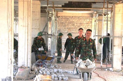 Khẩn trương dựng trường nơi biên cương