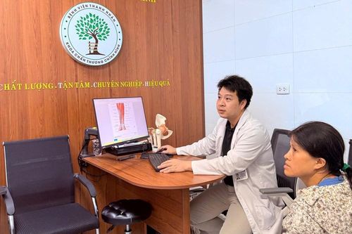 Vì sao phụ nữ 40 - 60 tuổi hay bị tê bì, đau buốt bàn tay, cổ tay?