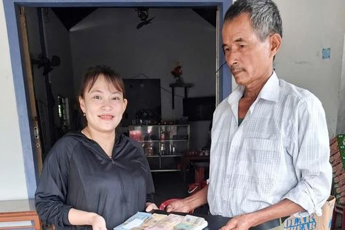 Người đàn ông ở Vĩnh Linh trả lại gần 75 triệu đồng cho người đánh mất