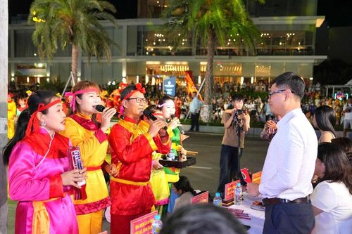 Phố biển Gia Lai hút khách bằng chương trình Carnival đường phố