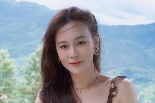Phương Oanh bình yên ngắm mây trời, Lam Trường và vợ kém 17 tuổi tình tứ