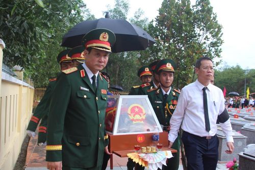Thành phố Đà Nẵng truy điệu, an táng 5 hài cốt liệt sĩ quy tập tại Hang Đá Sập