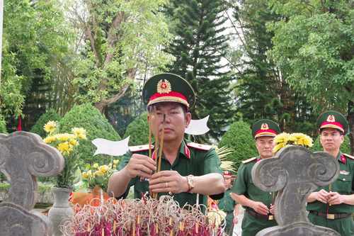 Đảng ủy, Bộ tư lệnh Quân khu 3 dâng hương tưởng niệm tại Khu di tích lịch sử quốc gia Pò Hèn