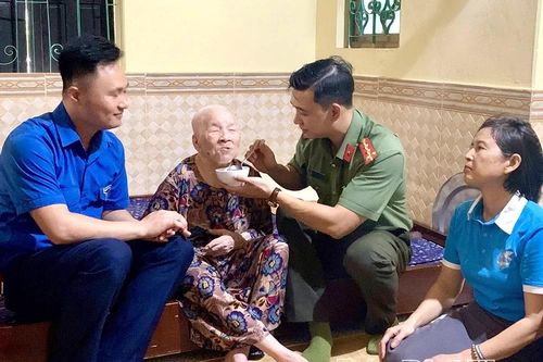 Tháng Bảy tri ân