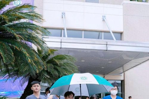 Hàng dài y bác sĩ, học trò tiễn đưa Giáo sư Vũ Văn Đính
