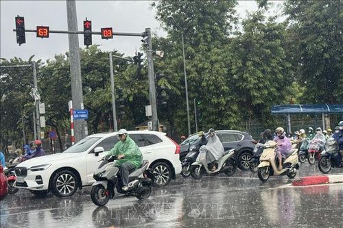 Cảnh báo mưa dông kèm lốc sét, mưa đá ở Hà Nội