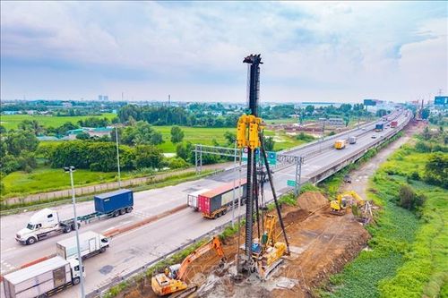 Gấp rút thi công dự án mở rộng cao tốc TP Hồ Chí Minh - Trung Lương - Mỹ Thuận