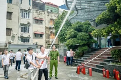 Thực tập phương án cứu hộ cứu nạn tại Tòa nhà Kinh Bắc Thăng Long