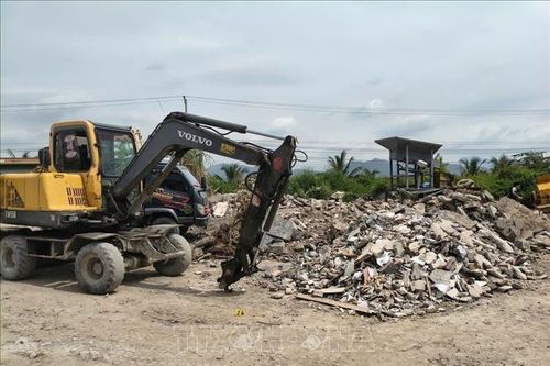Khởi tố đối tượng đổ trái phép hơn 160 tấn chất thải tại phường Yên Tử