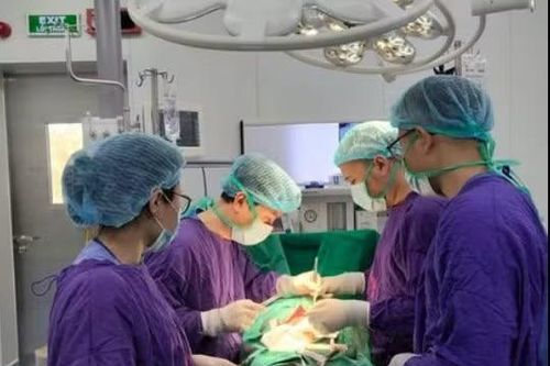 Bỏ lịch tái khám sau mở thông hồi tràng, người bệnh cấp cứu vì hoại tử ruột