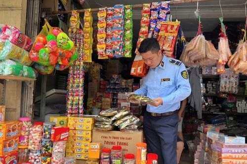 Hà Nội tăng cường kiểm soát thị trường dịp Trung thu và năm học mới