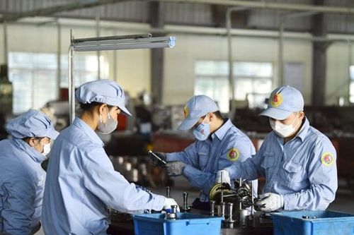Đề xuất nâng ngưỡng khấu trừ 10% thuế TNCN lên trên 15,5 triệu đồng/tháng