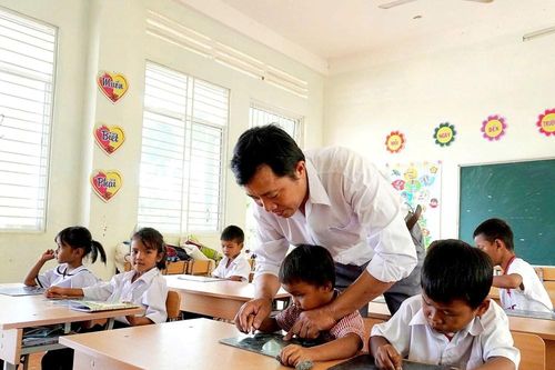 Gieo chữ, giữ trò ở lại trường