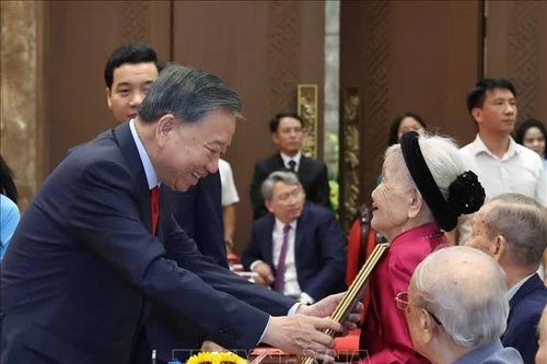 Trọn đời giữ vững lời thề, trao gửi niềm tin, ý chí cách mạng