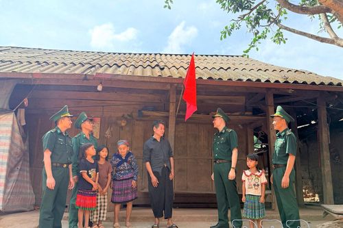 Thắm tình quân dân nơi biên giới