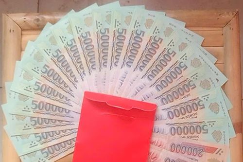 Nhân viên Bến tàu Du lịch Nha Trang nhặt được và trả lại gần 10 triệu đồng cho du khách