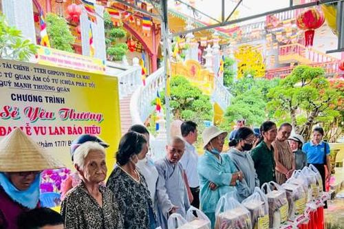 Ấm áp nghĩa tình Vu Lan đến người dân khó khăn phường An Xuyên