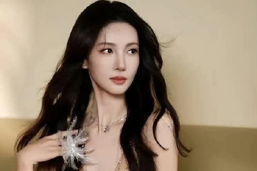 Kim Thần phản ứng gay gắt trước tin đồn cô ra nước ngoài sinh con